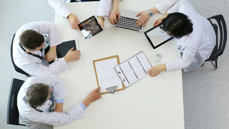 Arbeitsbesprechung Medizinpersonal